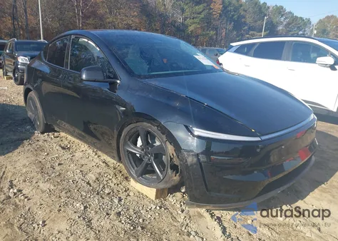 2026 Tesla Model Y Long Range Dual Motor All-Wheel Drive z USA, uszkodzony, nr VIN 7SAYGDED2TA446609